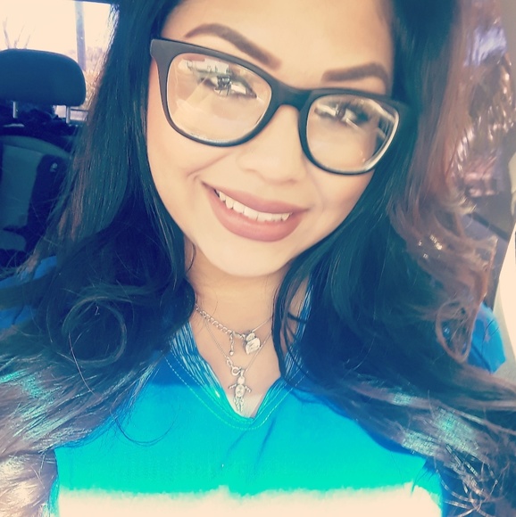 Meet your Posher, Gabriela - Picture 2 of 2